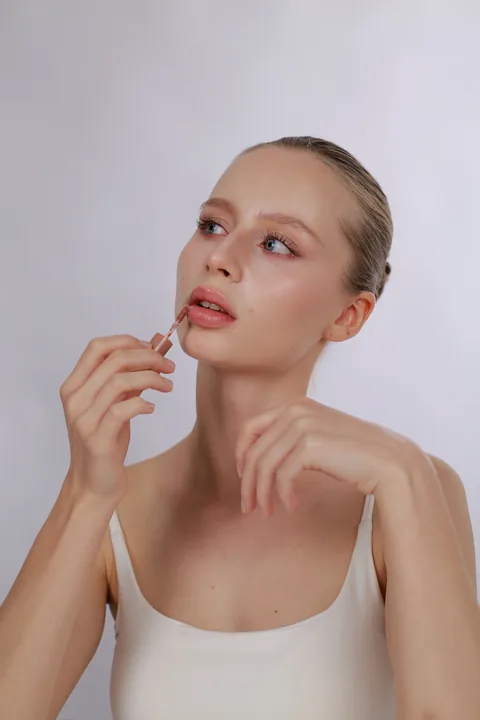 Karolina Juza — beauty campaign portrait for PRAMY