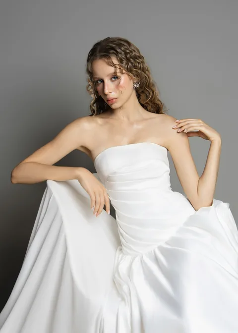Karolina Juza — curls and a white gown
