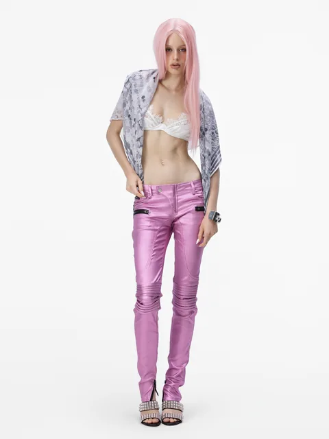 Karolina Juza — pink wig in a white studio