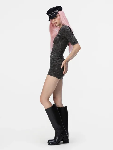 Karolina Juza — pink wig in a white studio