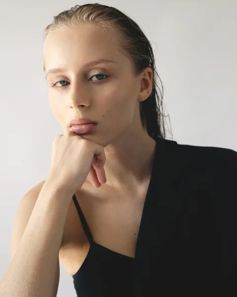 Karolina Juza — studio test on a grey backdrop