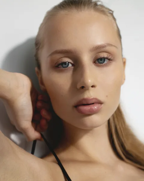 Karolina Juza — studio test on a grey backdrop