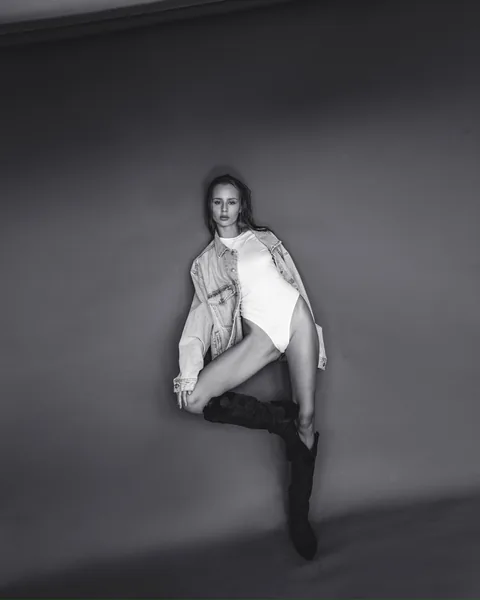 Karolina Juza — studio test on a grey backdrop